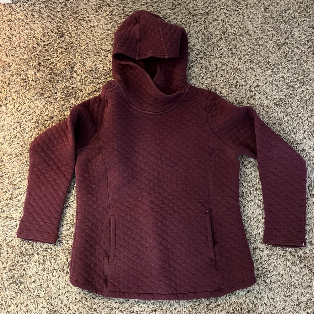 Duluth Trading Company. Quilted Sweatshirt Pullover With Hood and Pocket